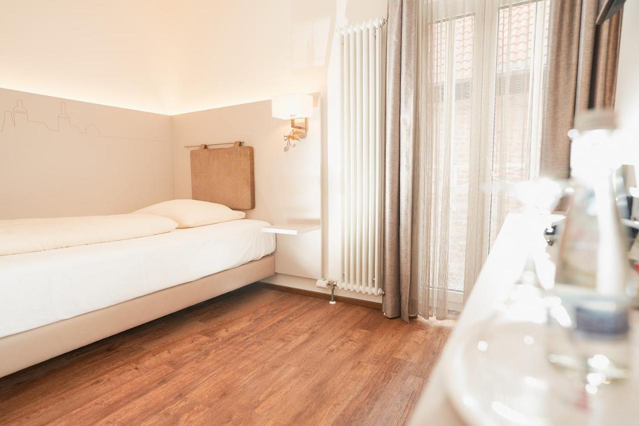 Stadthotel Engel Еттлінген Екстер'єр фото
