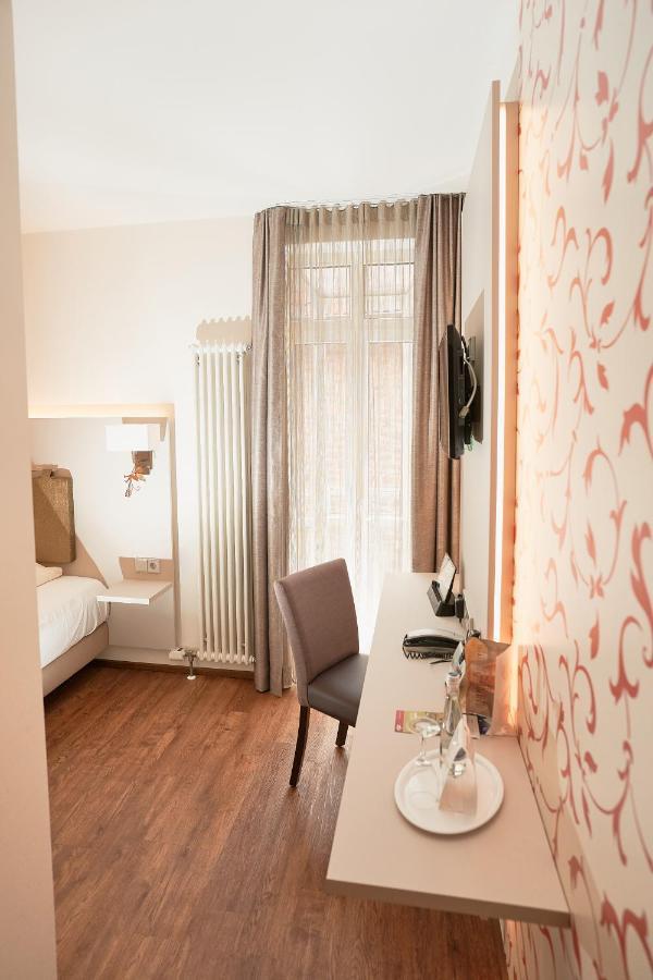 Stadthotel Engel Еттлінген Екстер'єр фото