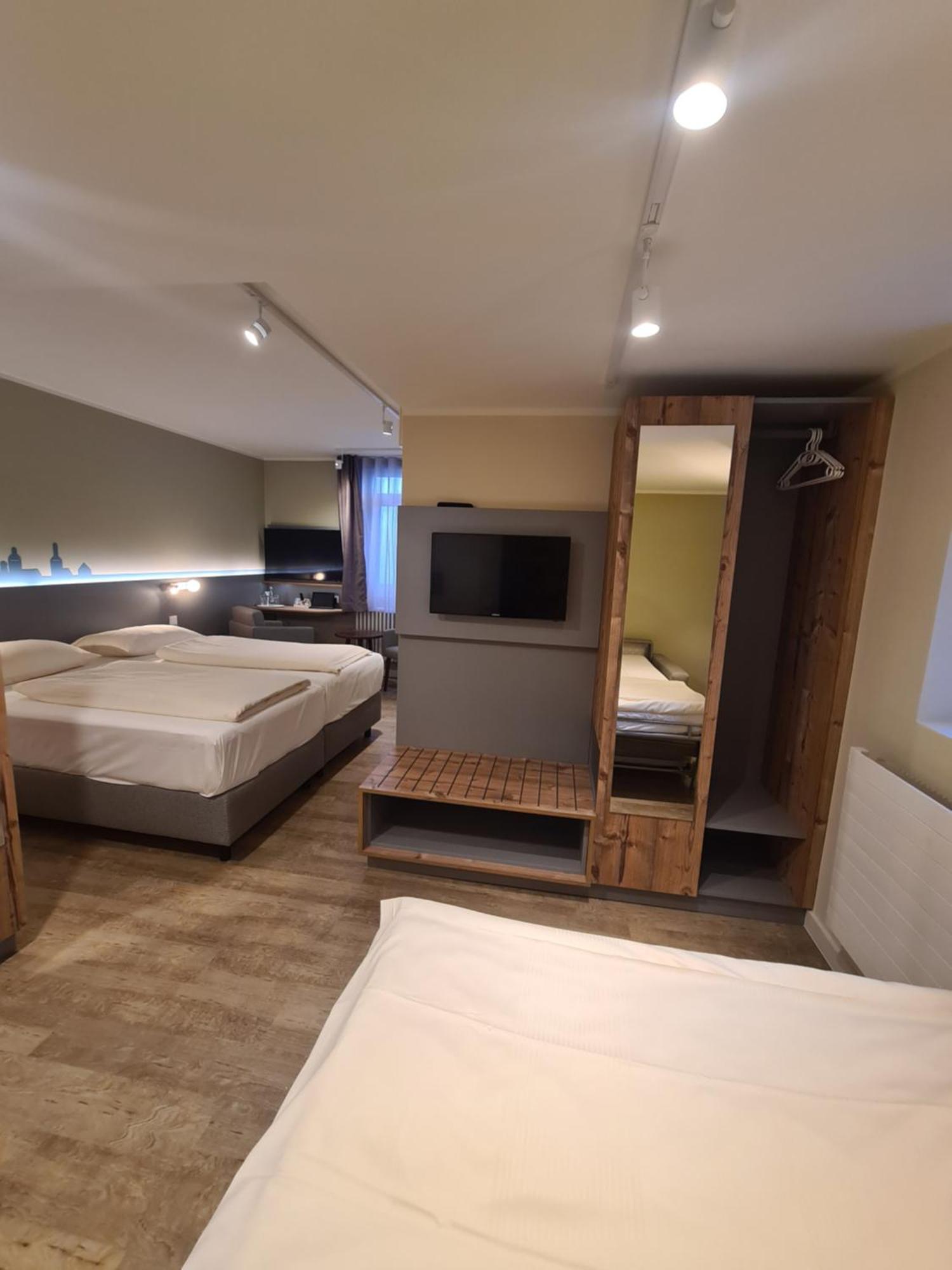 Stadthotel Engel Еттлінген Екстер'єр фото