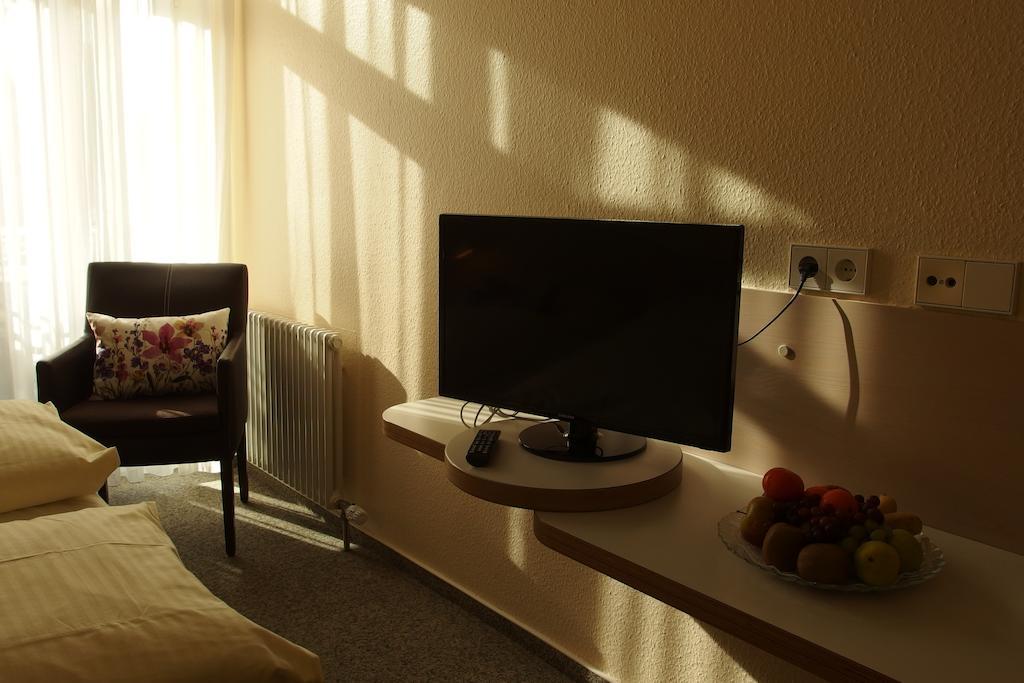 Stadthotel Engel Еттлінген Номер фото